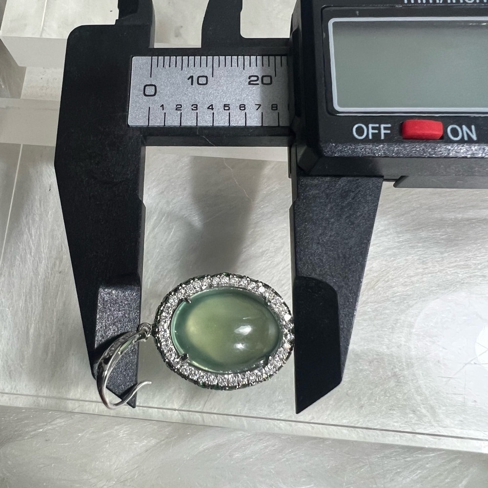 Vintage 18K white gold, Prehnite & Diamond.🤍💚 - Picture 15 of 16